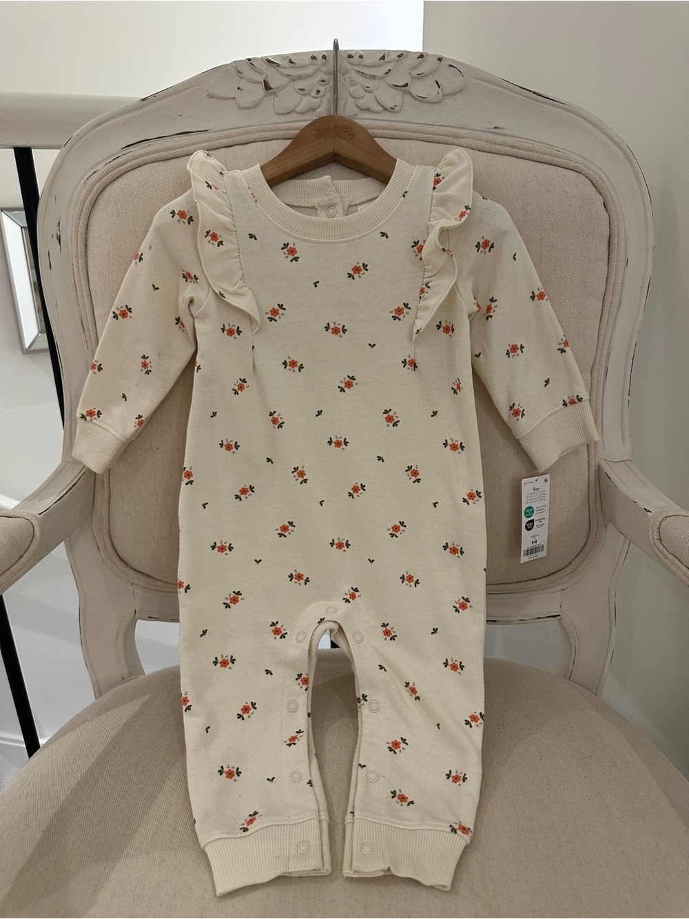 🦢 Mth Carter's Cream Floral Ruffle Footed One-Piece Baby Romper NWT
